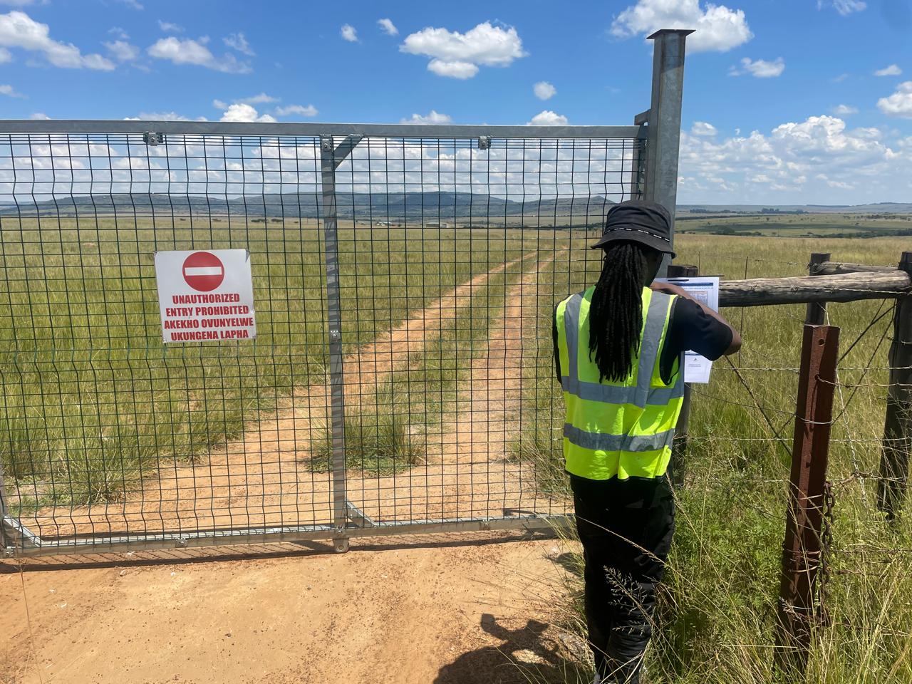Placing a document on a boundary fence